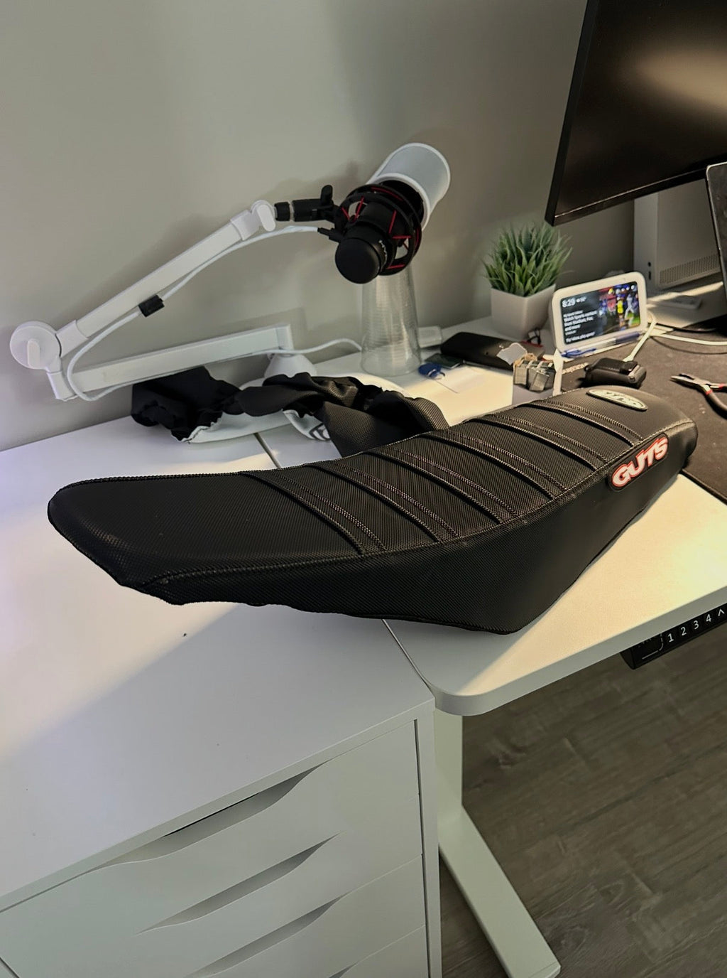 ALTIS GUTS Seat Cover