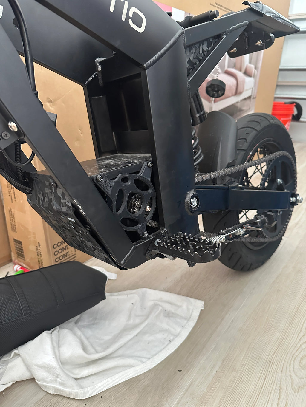 Tuttio motor cover